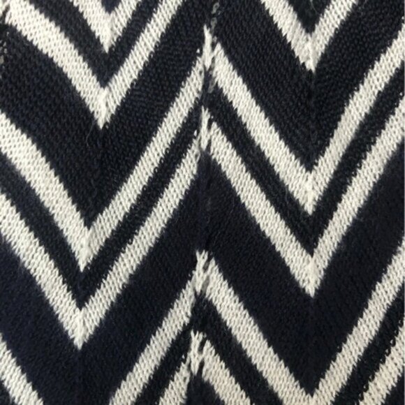 WHITE House Black Market  Bodycon Dress XS Blue White Chevron Design - Picture 6 of 9